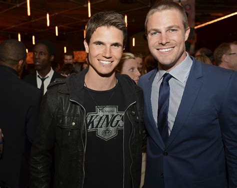stephen amell brother